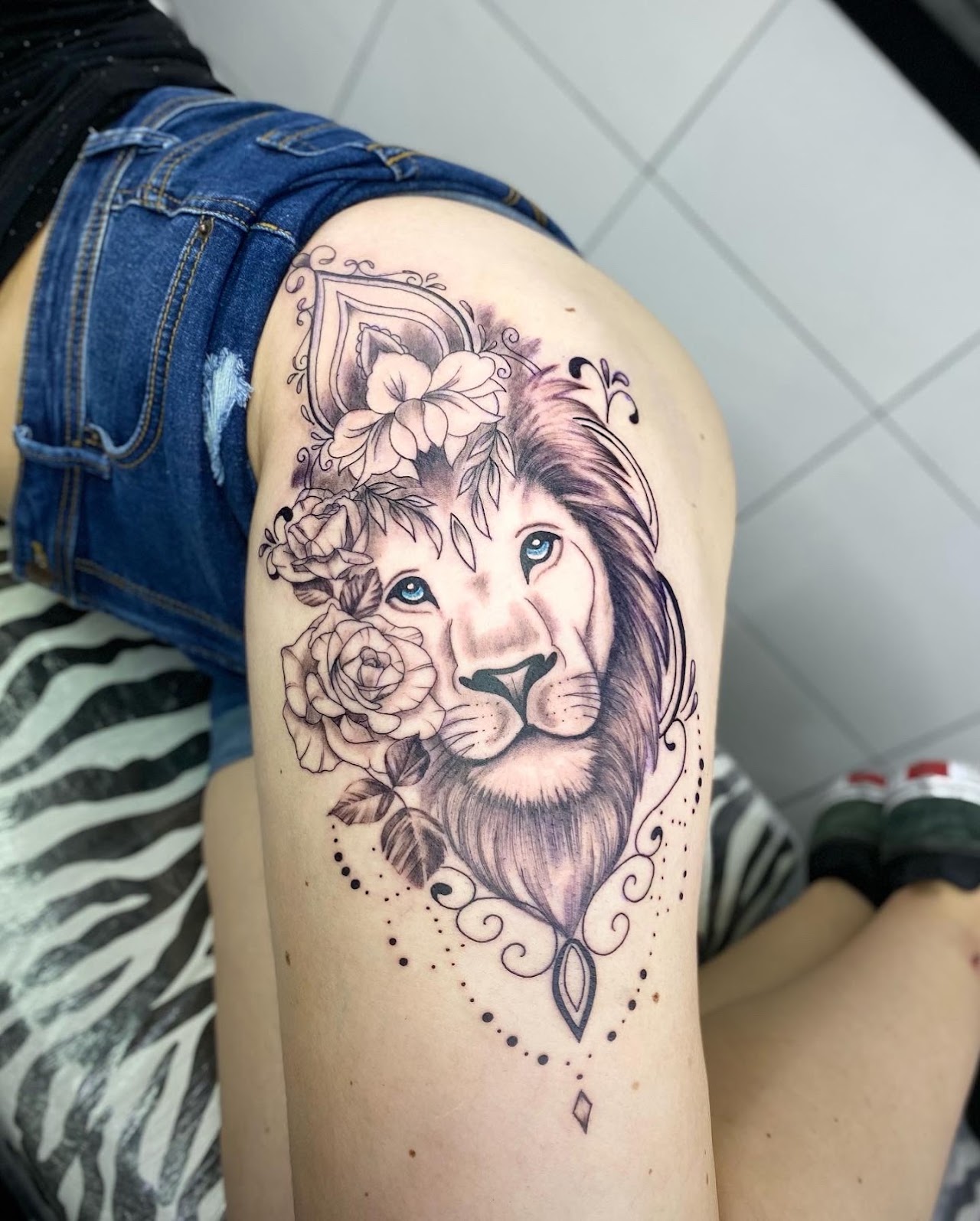 Tatuaje realismo cabeza de leon