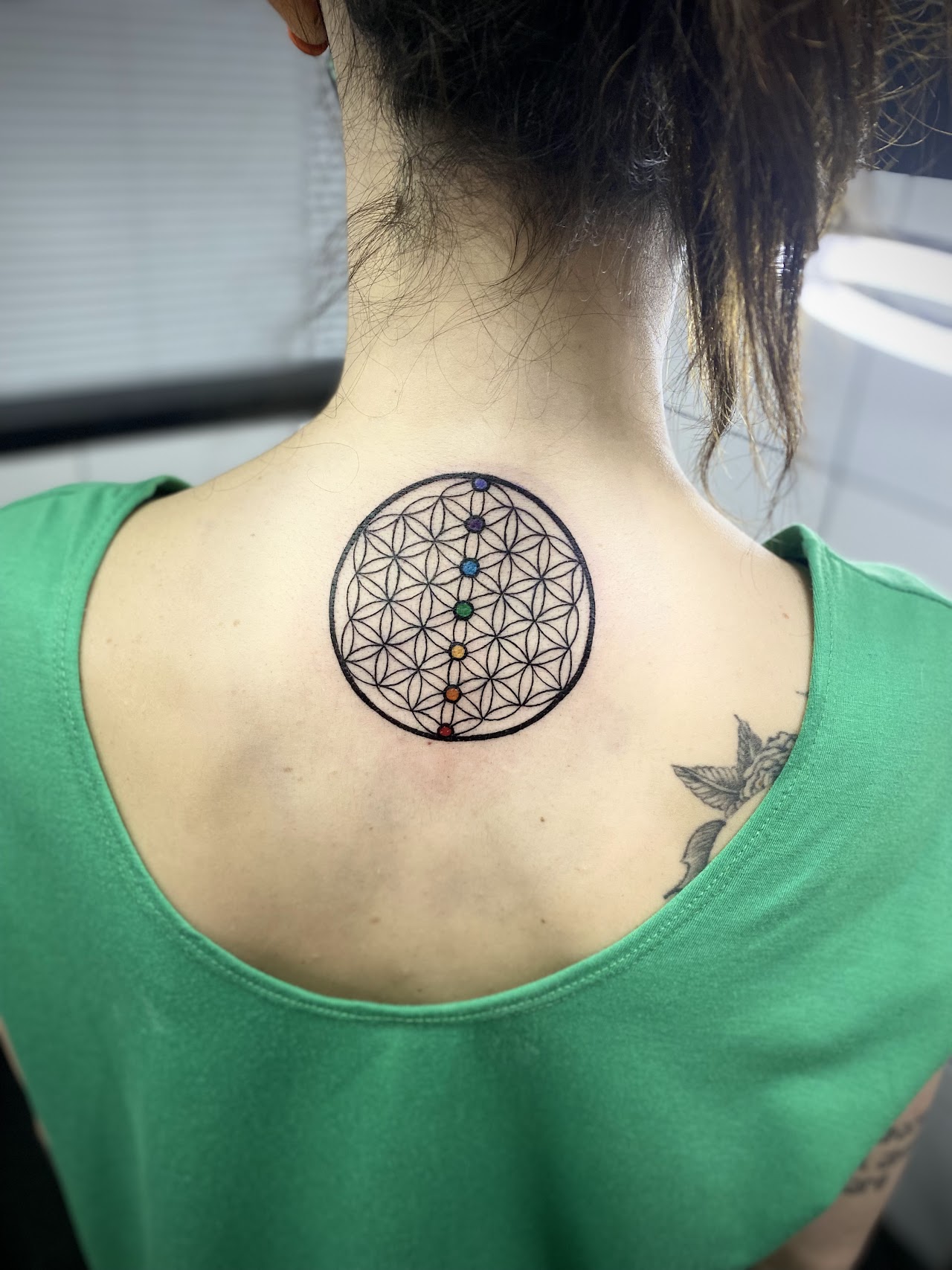 Tatuaje geometrico flor de la vida